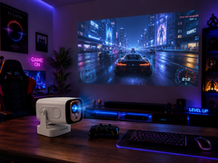 Projecteur 4K portable Douchity diffusant un film dans un environnement de jeu moderne